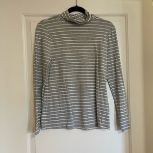 Old Navy Gray and White Slim Fit Turtleneck